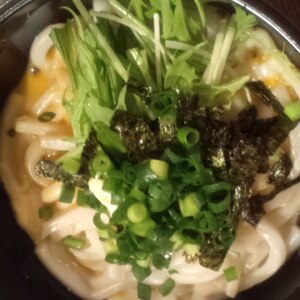 簡単★バターしょうゆで濃厚釜玉うどん★